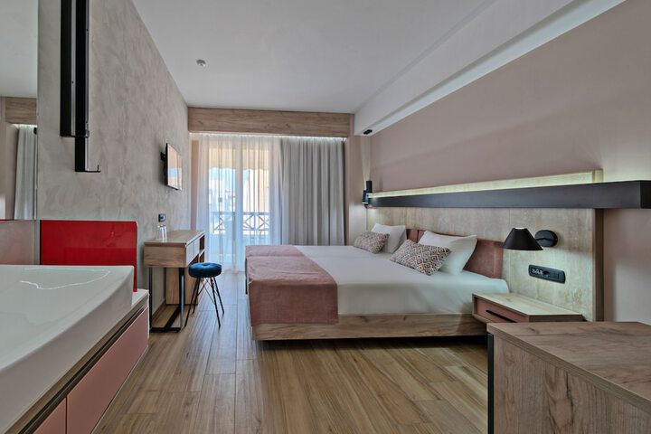 Room 14 of 96