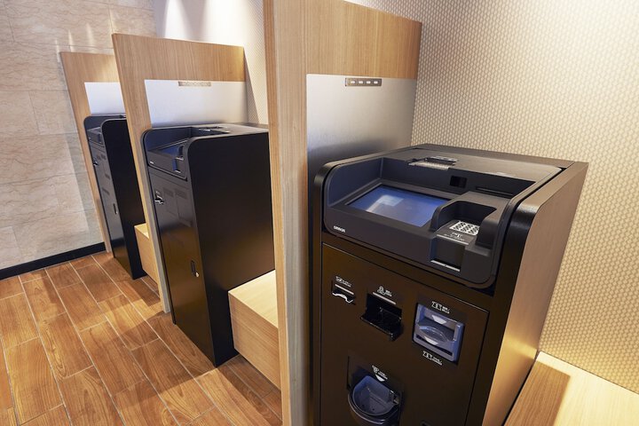 Check-in/check-out kiosk