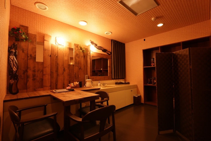 Room 18 of 81