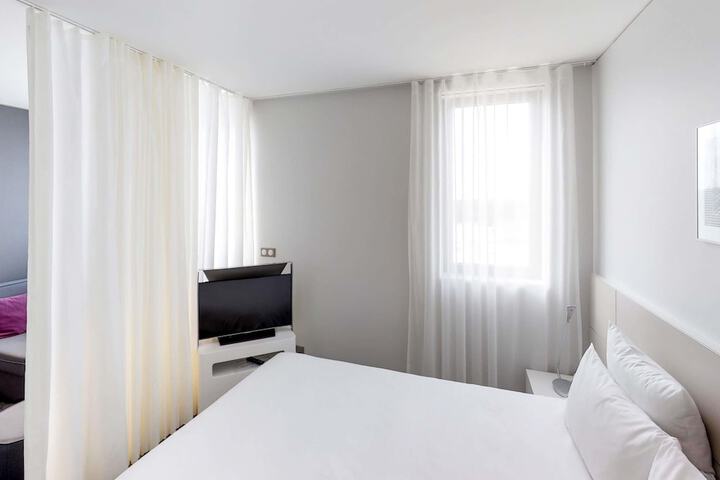 Room 26 of 106