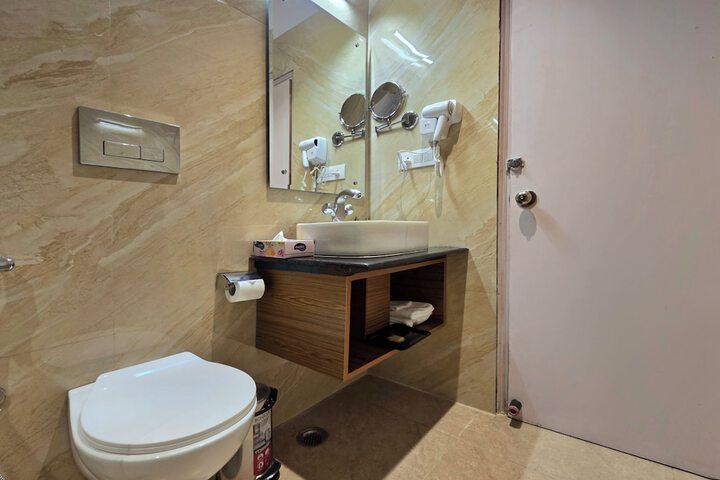 Room 43 of 68