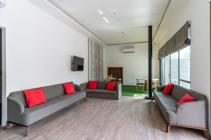 Room 8 of 15
