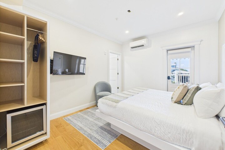 Room 73 of 209