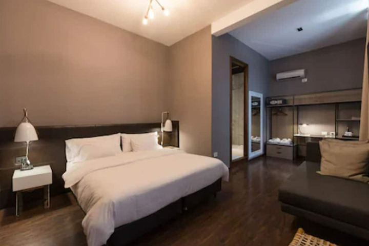 Room 17 of 51