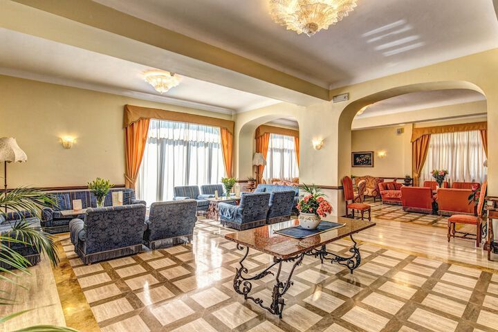 Guest Lobby