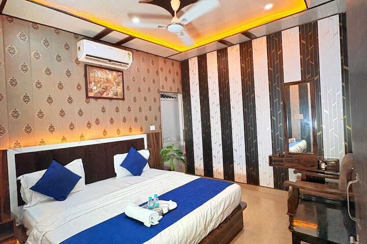 Hotel Saksham Palace