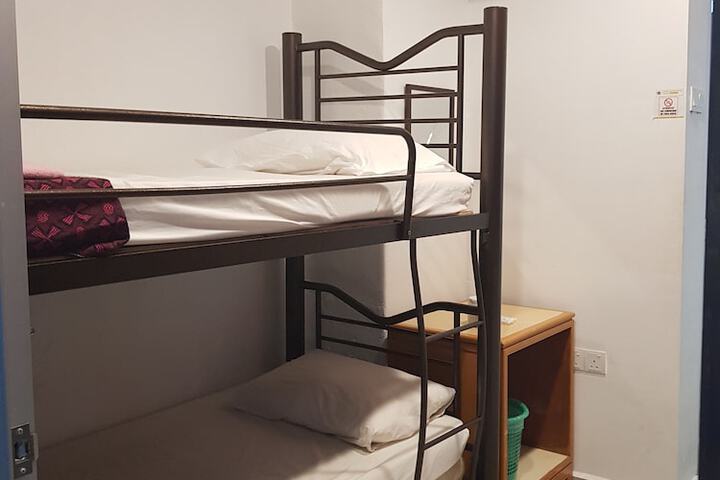 Room 2 of 96