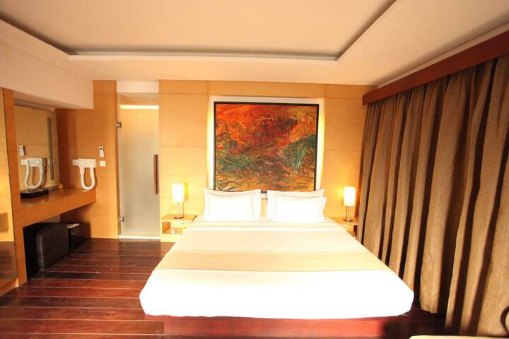 Room 6 of 36