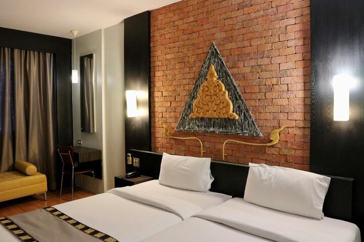 Room 2 of 30