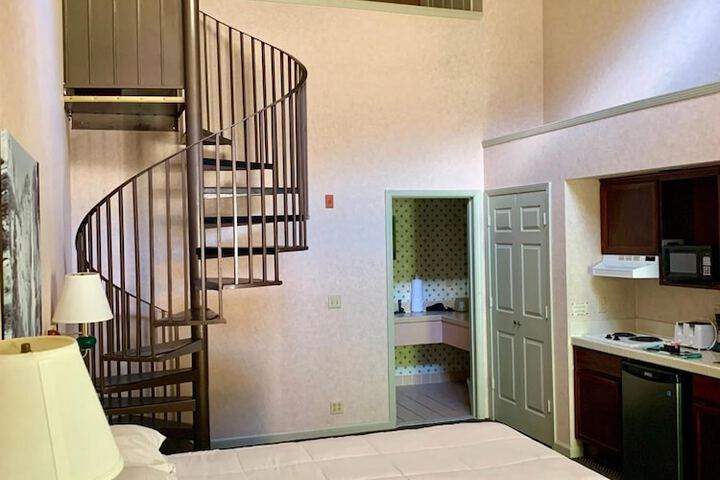 Room 15 of 81