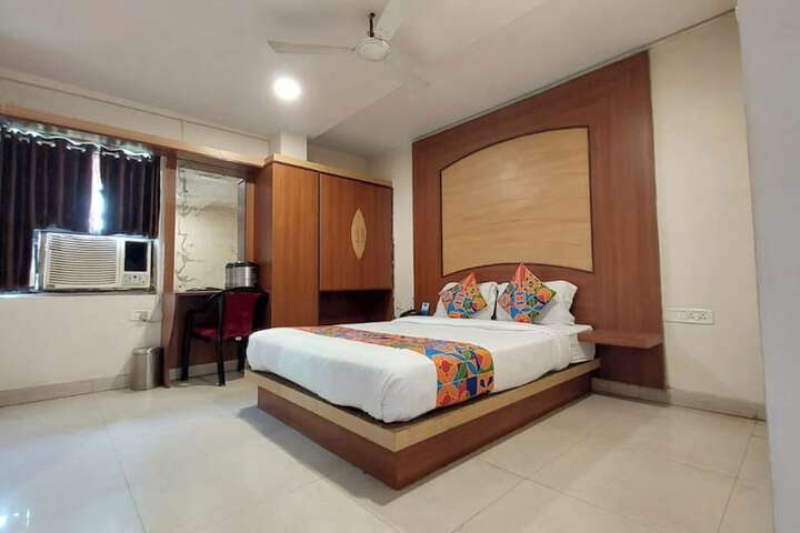 Room 12 of 28