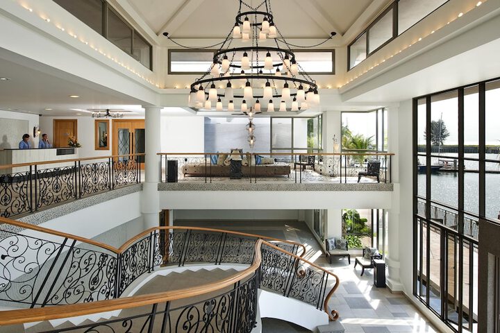 Entrance & Lobby