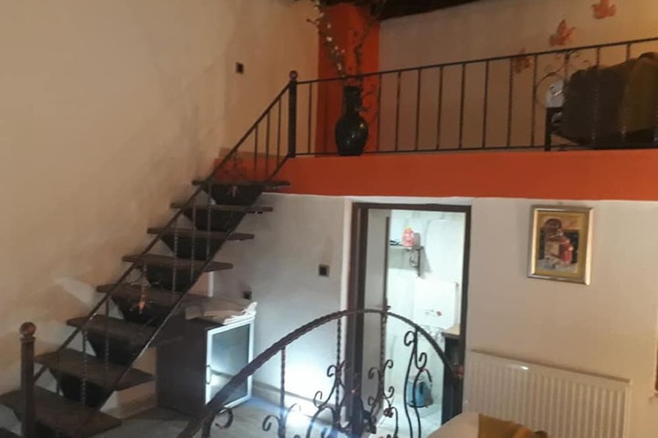 Room 47 of 185