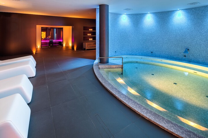 Spa 33 of 54