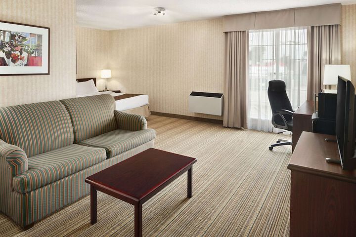 1 King Bed Suite (4 of 6)