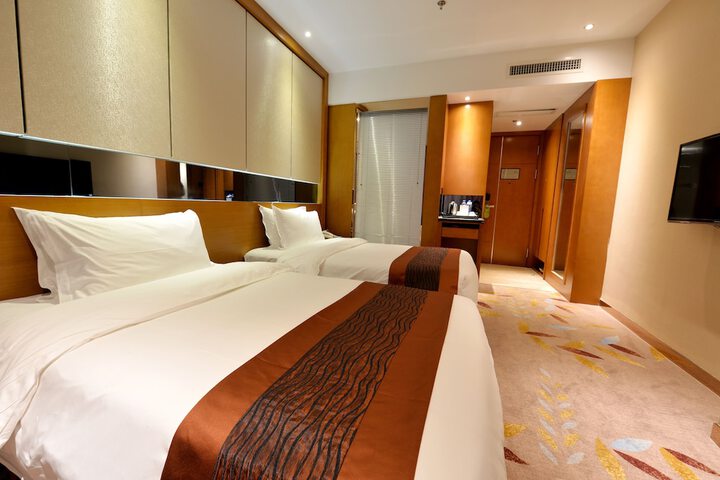 Room 6 of 19
