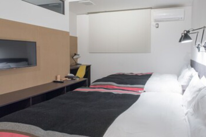 Room 27 of 214