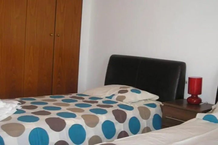 Room 8 of 9