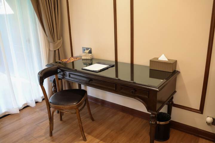 Room 43 of 184