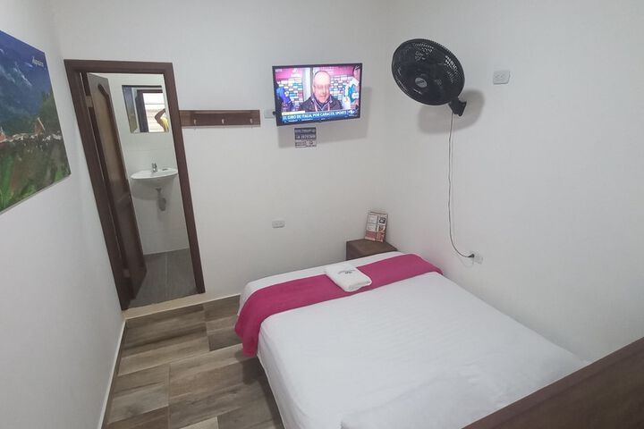 Room 6 of 13