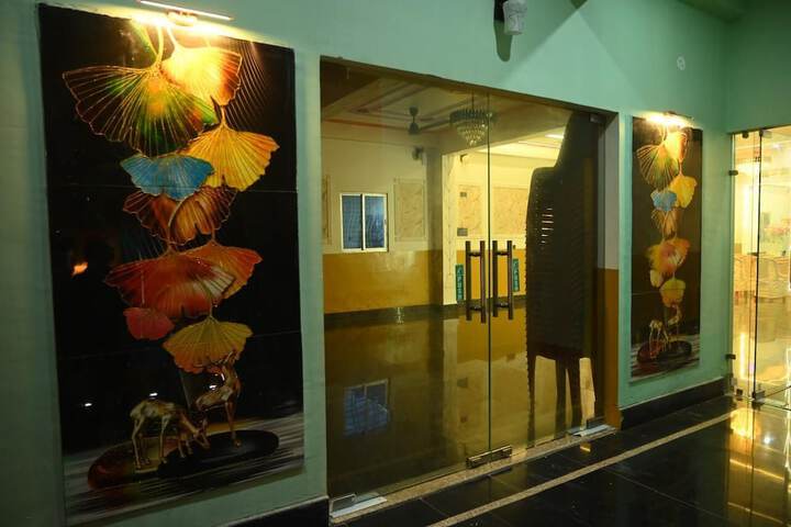 Ballroom/Hall 13 of 17