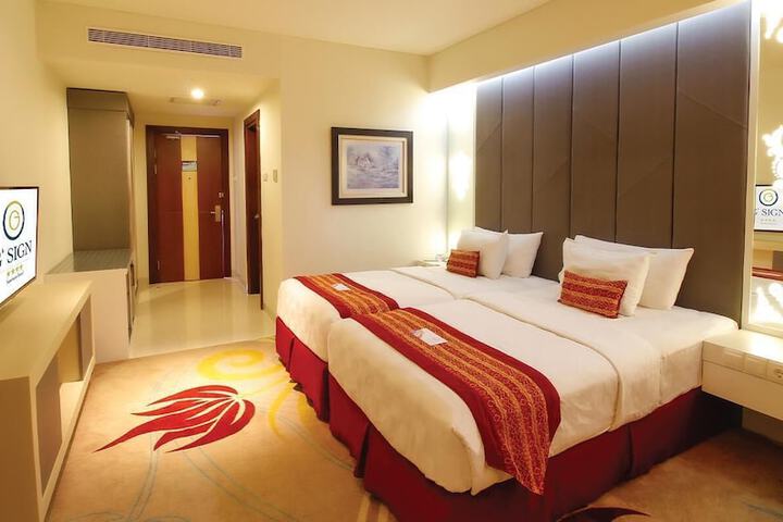 Room 27 of 48
