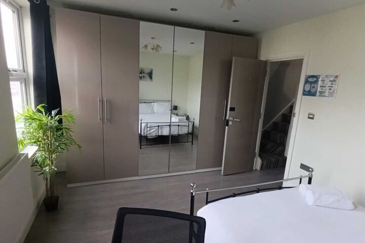 Room 15 of 34