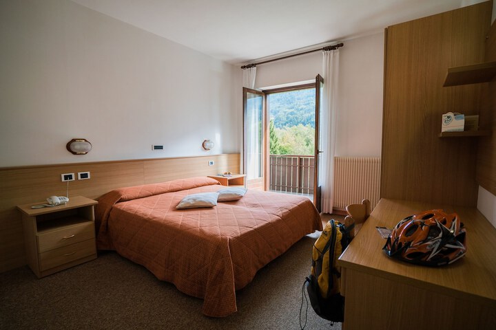 Room 12 of 64