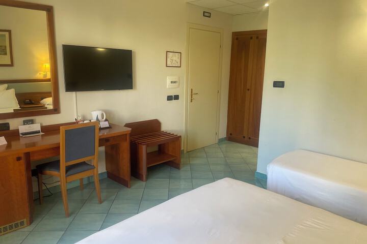 Room 68 of 137