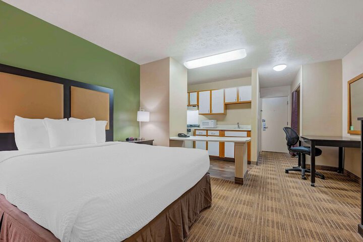 1 Queen Bed Efficiency (19 of 20)