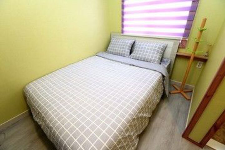 Room 12 of 17