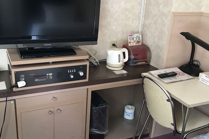 Room 9 of 33
