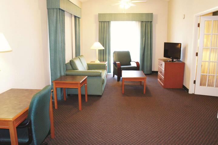 2 Double Beds (3 of 8)