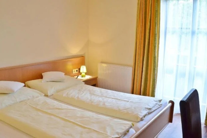 Room 4 of 22