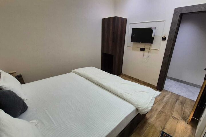 Room 7 of 10
