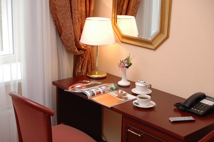 Room 27 of 48