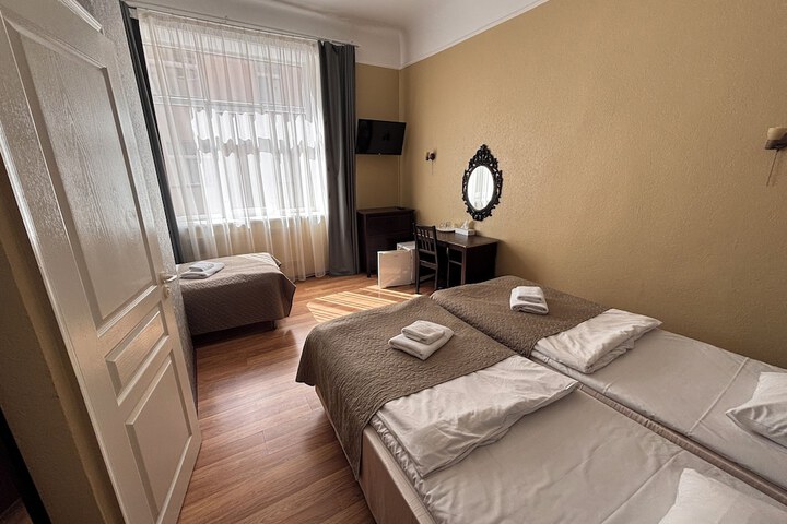 Room 250 of 272