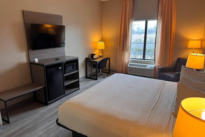1 King Bed Mobility Accessible (2 of 20)