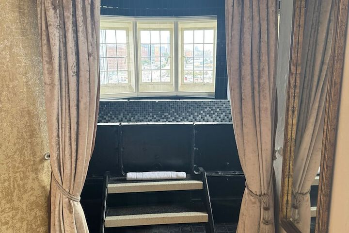 Room 99 of 171