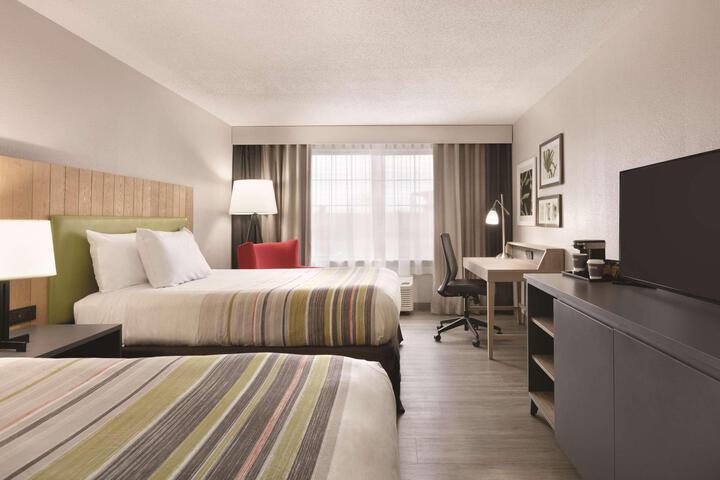 2 Queen Beds (2 of 9)