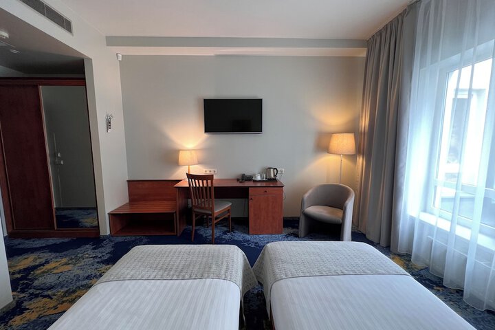 Room 16 of 45