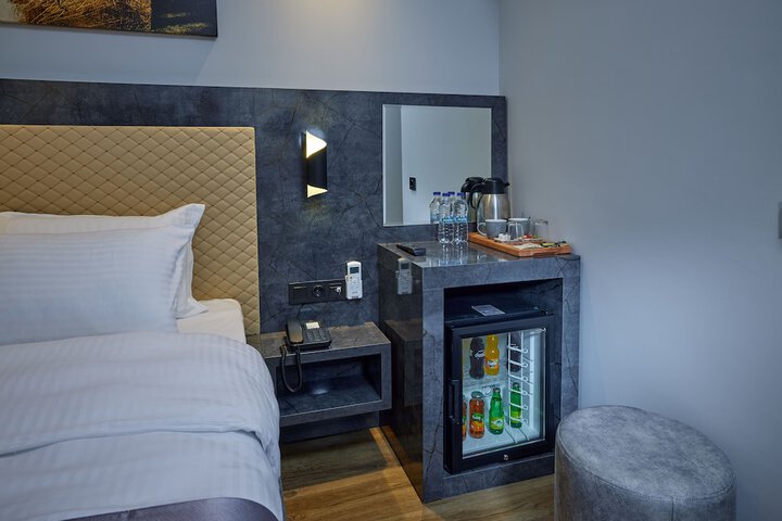 Room 27 of 60