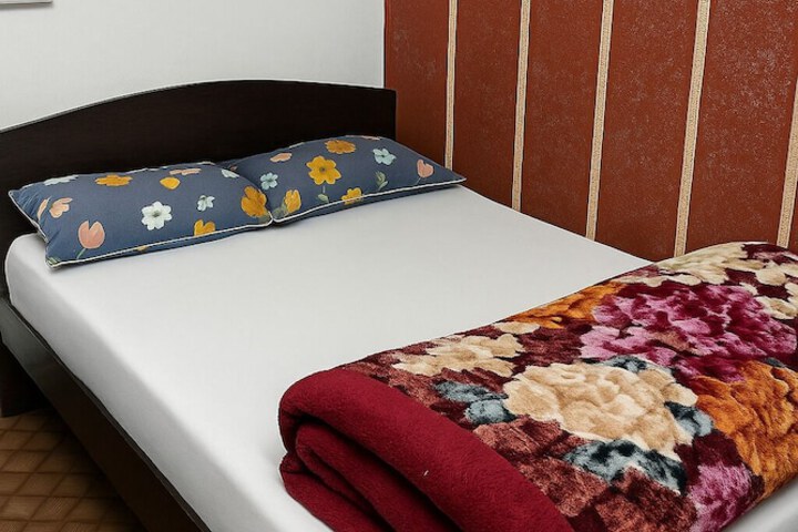 Room 5 of 32