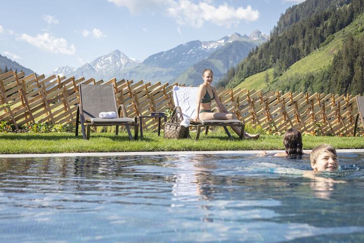 Pool Hotel