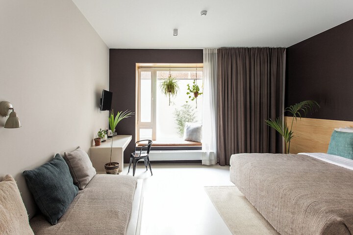 Room 15 of 48