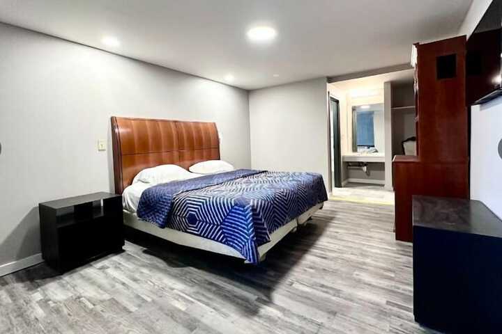 Room 5 of 7