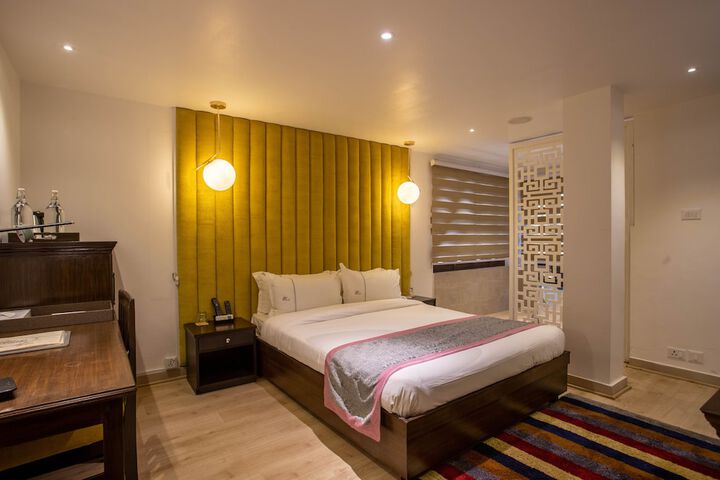 Room 9 of 25
