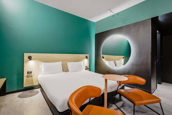 Room 26 of 107