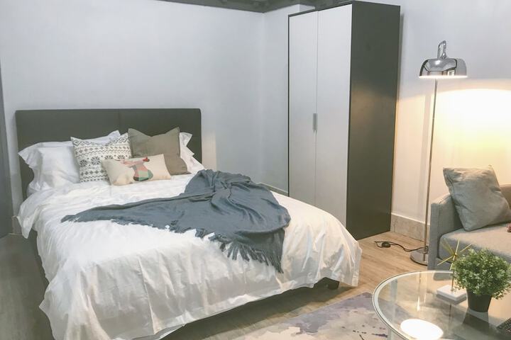Room 28 of 83