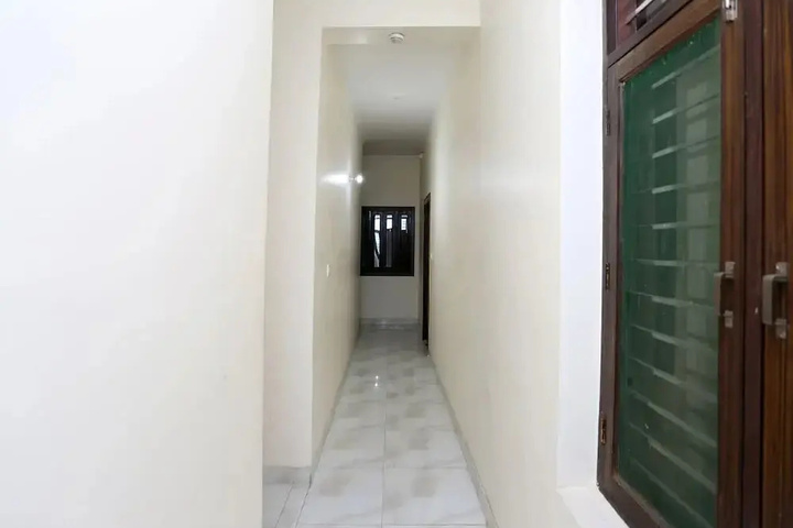 Room 13 of 16